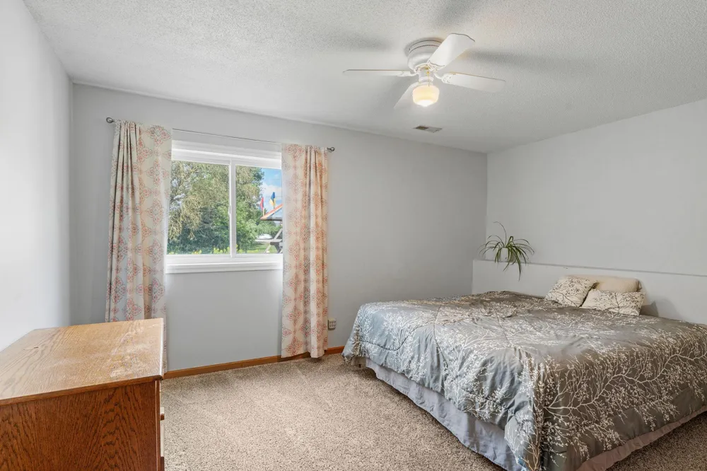 18566 96th Place Maple Grove, MN 55311
