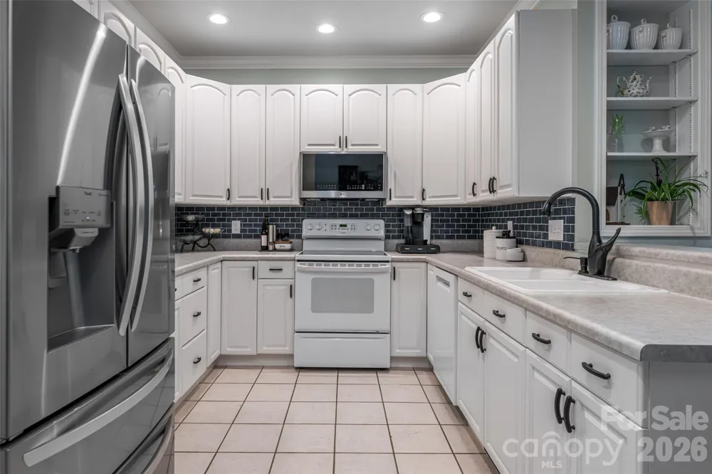 216 Holly Lane Greer, SC 29651