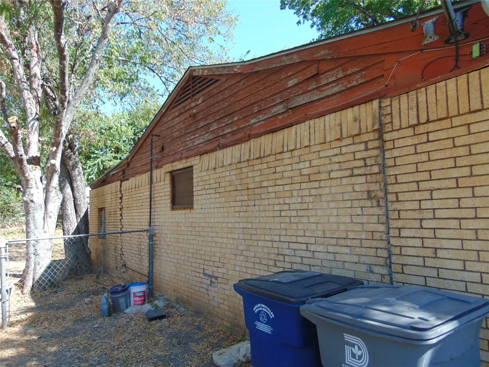 2233 Talco Drive Dallas, TX 75241