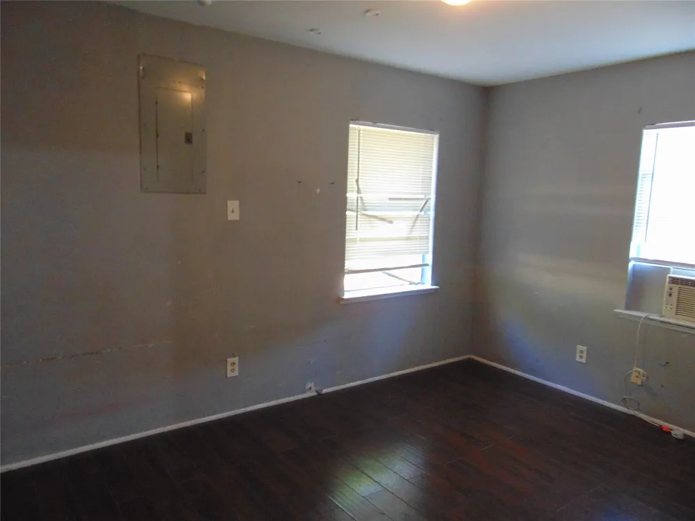 2233 Talco Drive Dallas, TX 75241