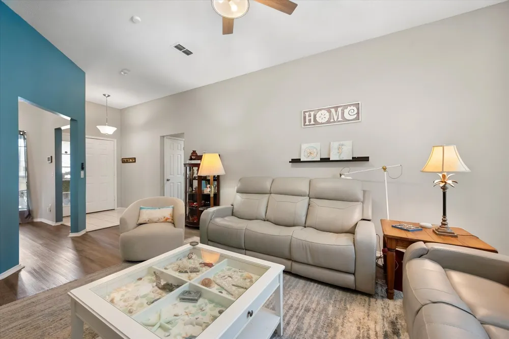 6929 Wooddale Drive Watauga, TX 76148
