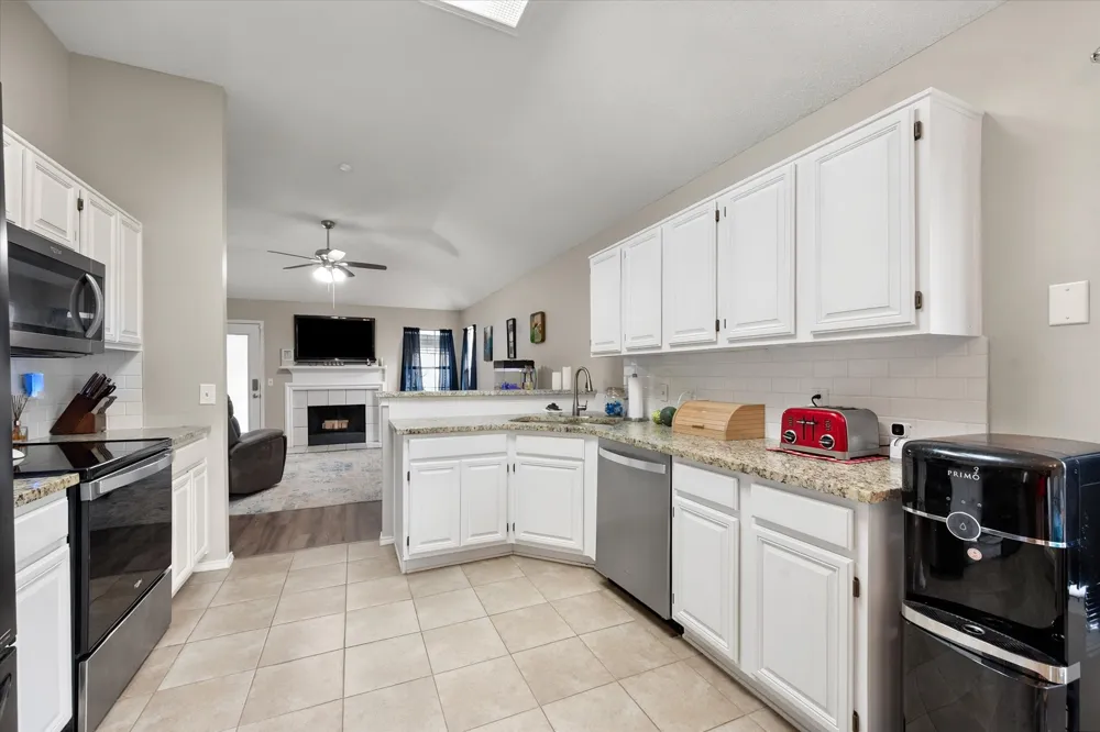 6929 Wooddale Drive Watauga, TX 76148