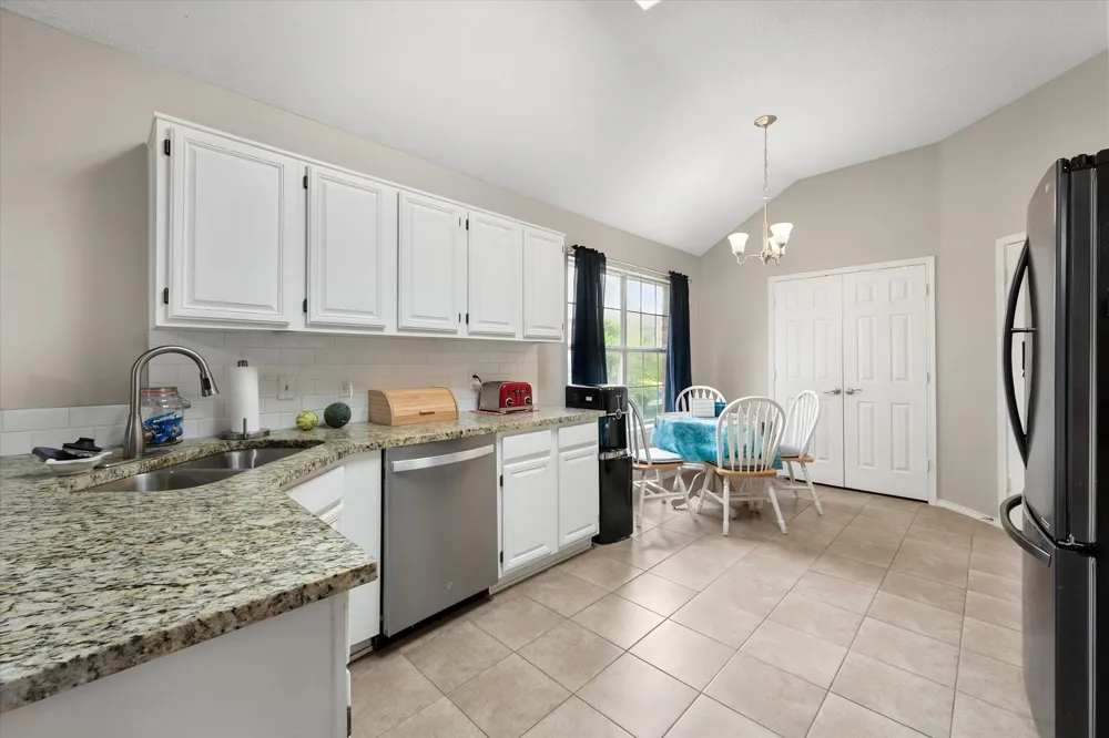 6929 Wooddale Drive Watauga, TX 76148