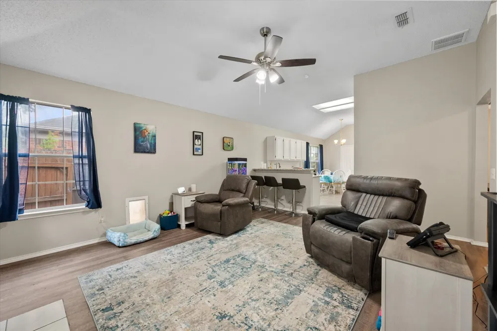 6929 Wooddale Drive Watauga, TX 76148