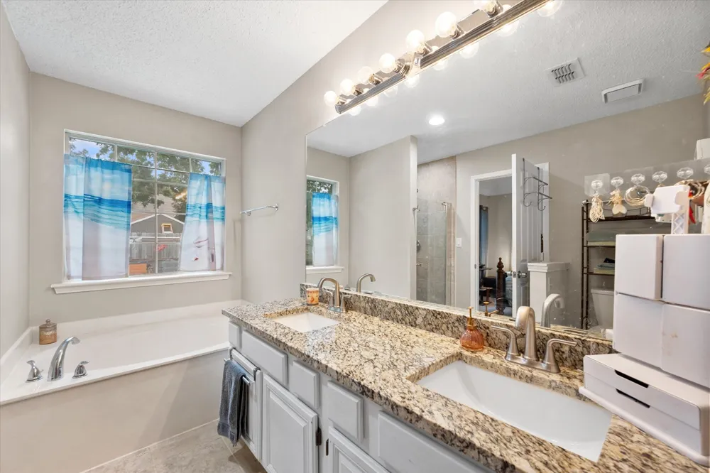 6929 Wooddale Drive Watauga, TX 76148
