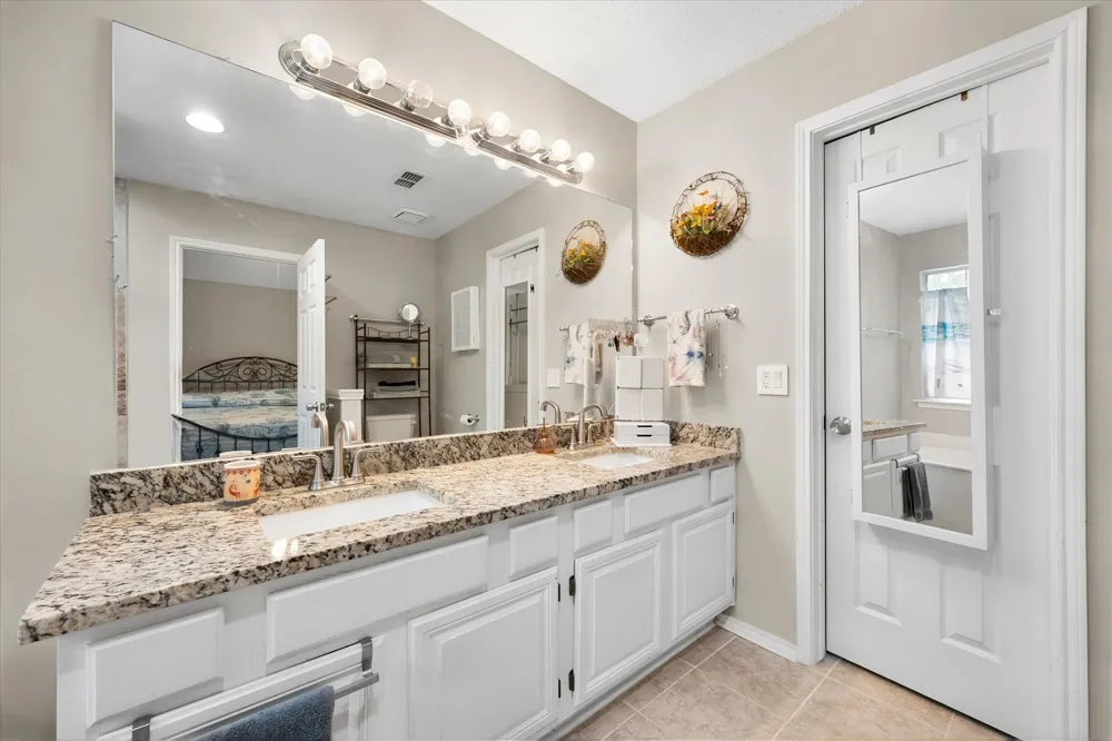 6929 Wooddale Drive Watauga, TX 76148