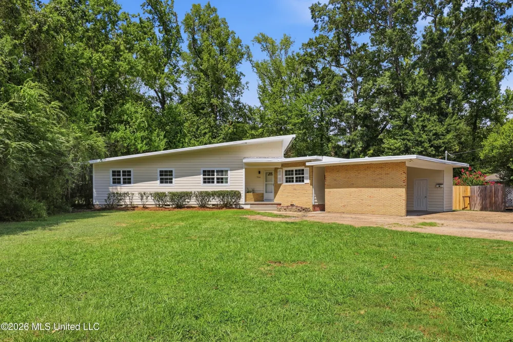 728 Colonial Circle Jackson, MS 39211