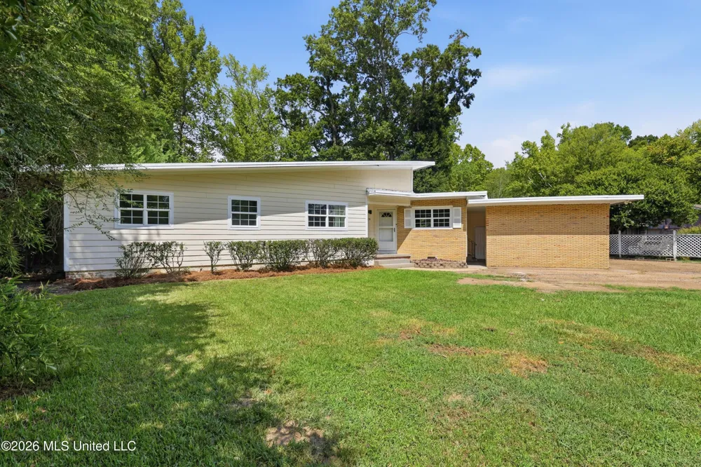 728 Colonial Circle Jackson, MS 39211