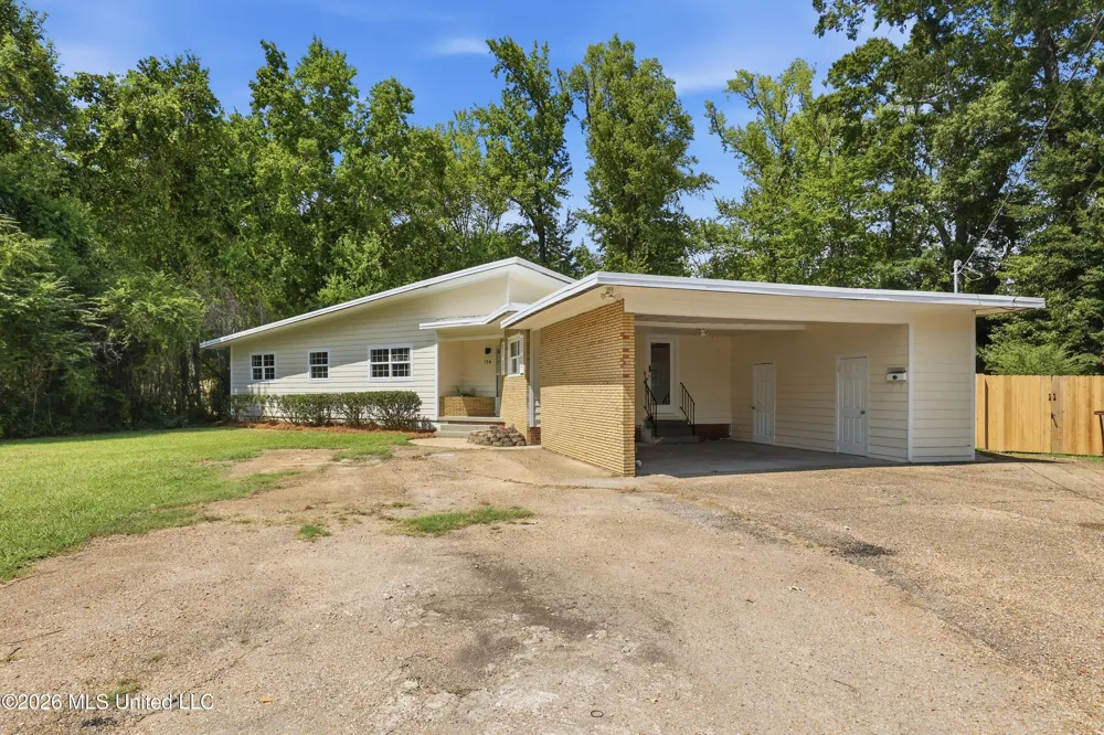 728 Colonial Circle Jackson, MS 39211