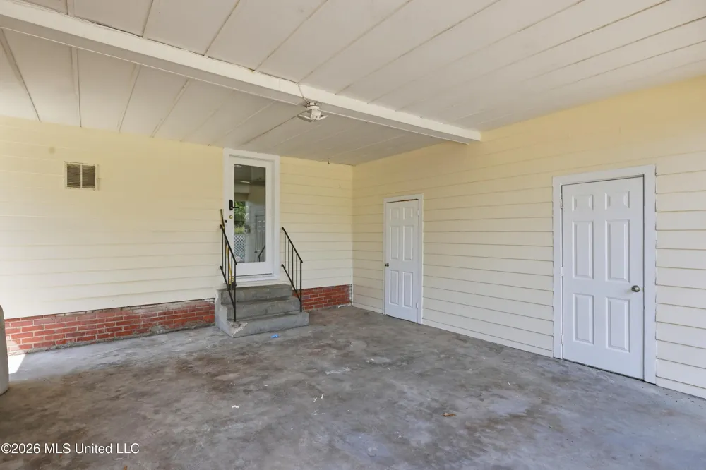 728 Colonial Circle Jackson, MS 39211