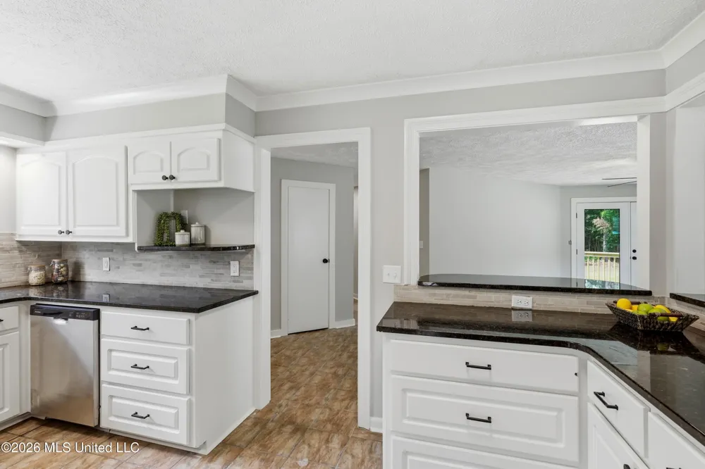 728 Colonial Circle Jackson, MS 39211