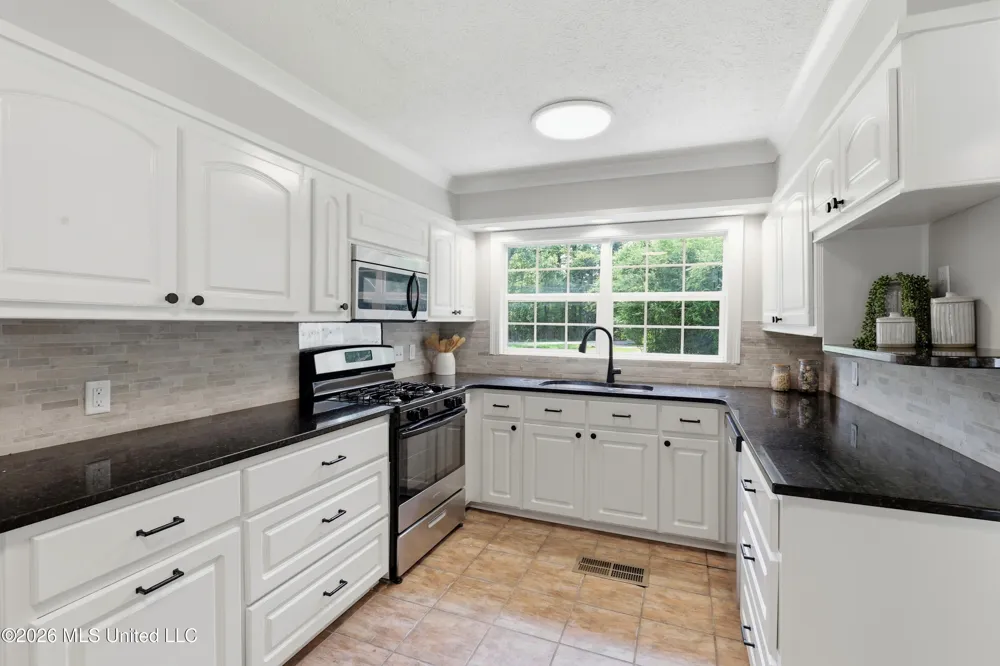 728 Colonial Circle Jackson, MS 39211