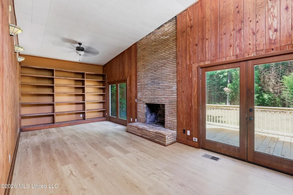 728 Colonial Circle Jackson, MS 39211