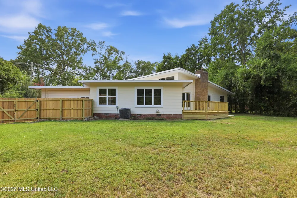 728 Colonial Circle Jackson, MS 39211