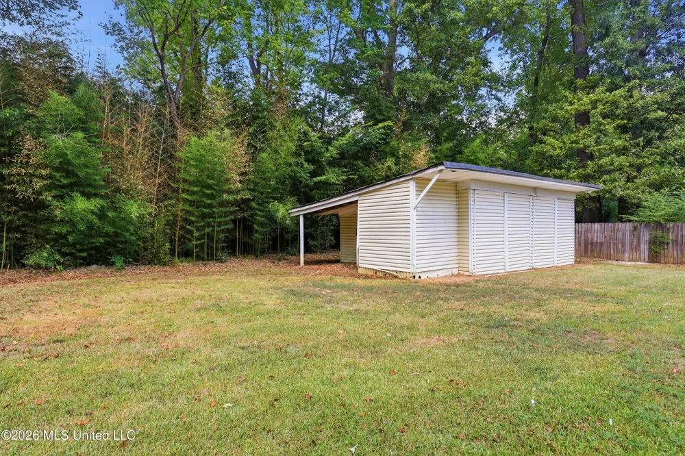 728 Colonial Circle Jackson, MS 39211