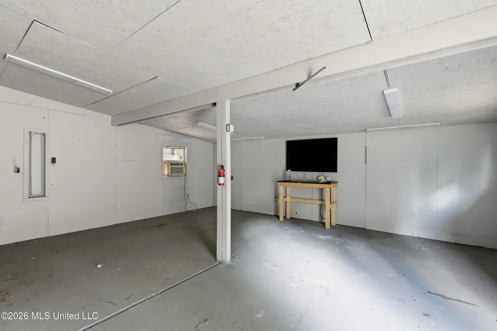 728 Colonial Circle Jackson, MS 39211