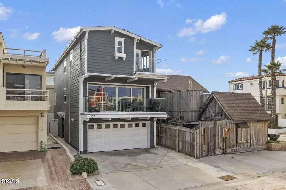 104 La Brea Street Oxnard, CA 93035