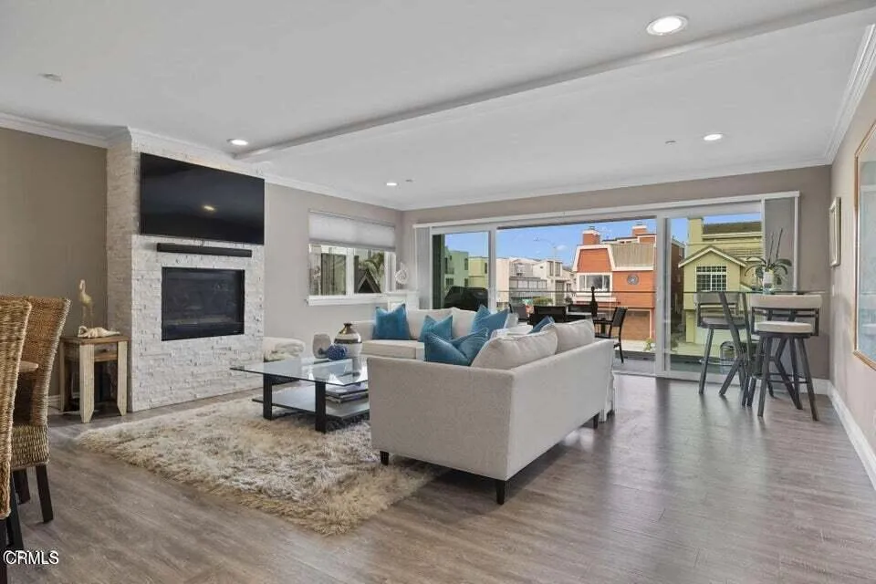 104 La Brea Street Oxnard, CA 93035