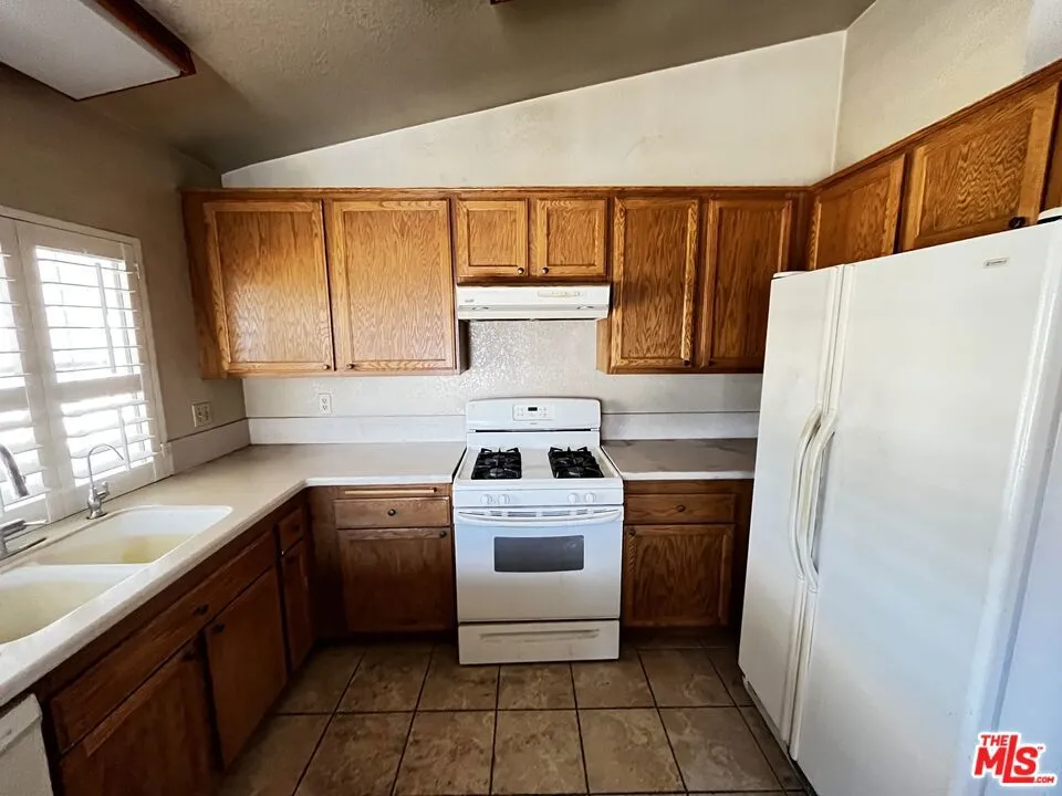689 W Norwood Street Rialto, CA 92377