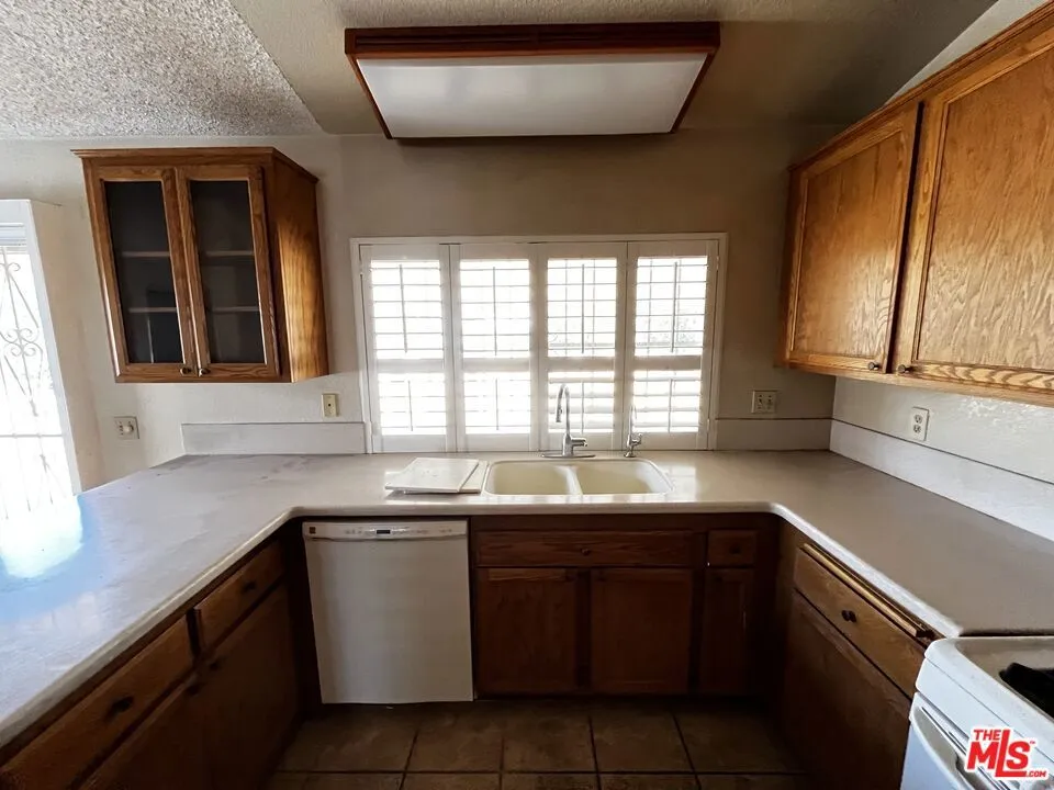 689 W Norwood Street Rialto, CA 92377