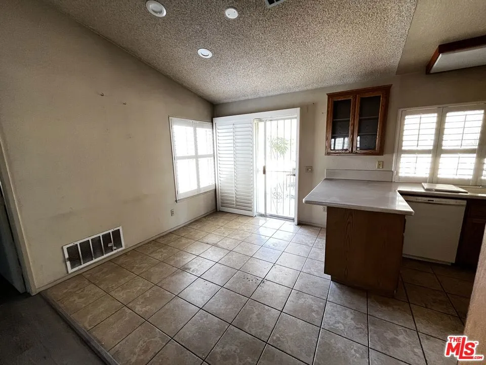 689 W Norwood Street Rialto, CA 92377
