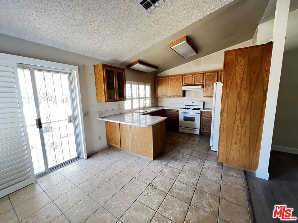 689 W Norwood Street Rialto, CA 92377