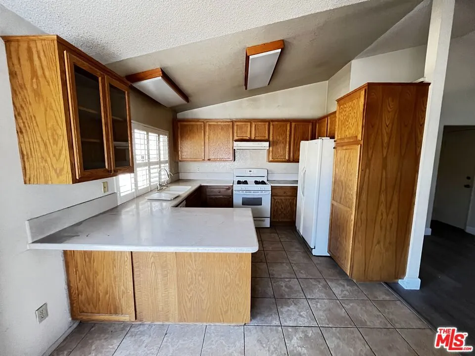 689 W Norwood Street Rialto, CA 92377