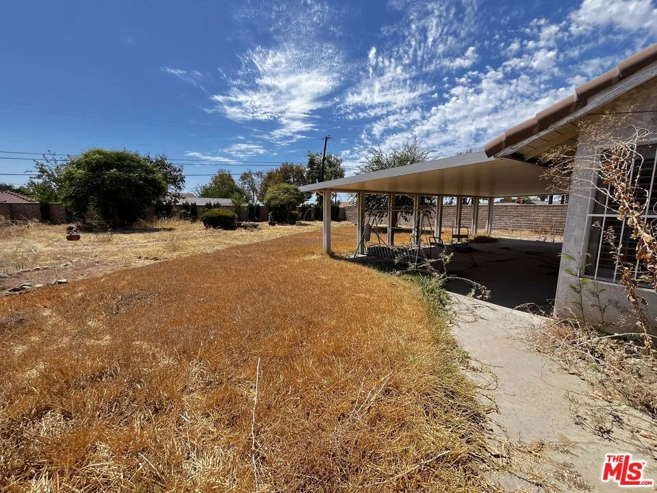 689 W Norwood Street Rialto, CA 92377
