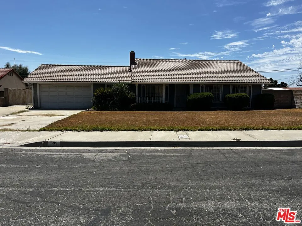 689 W Norwood Street Rialto, CA 92377