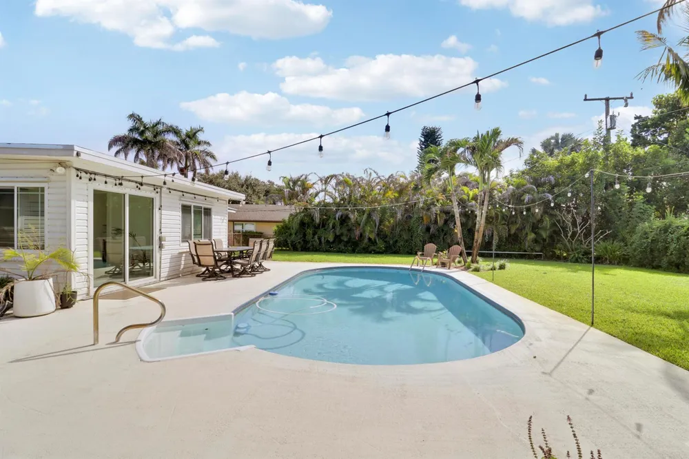 8016 SE PALM STREET Hobe Sound, FL 33455