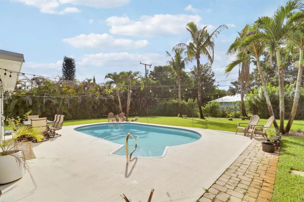 8016 SE PALM STREET Hobe Sound, FL 33455
