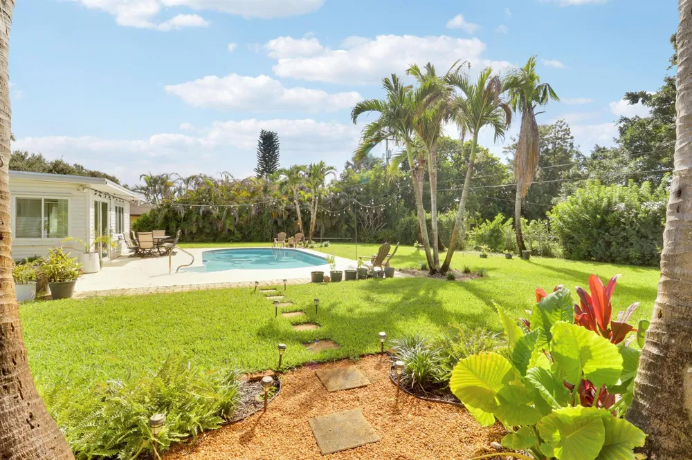 8016 SE PALM STREET Hobe Sound, FL 33455