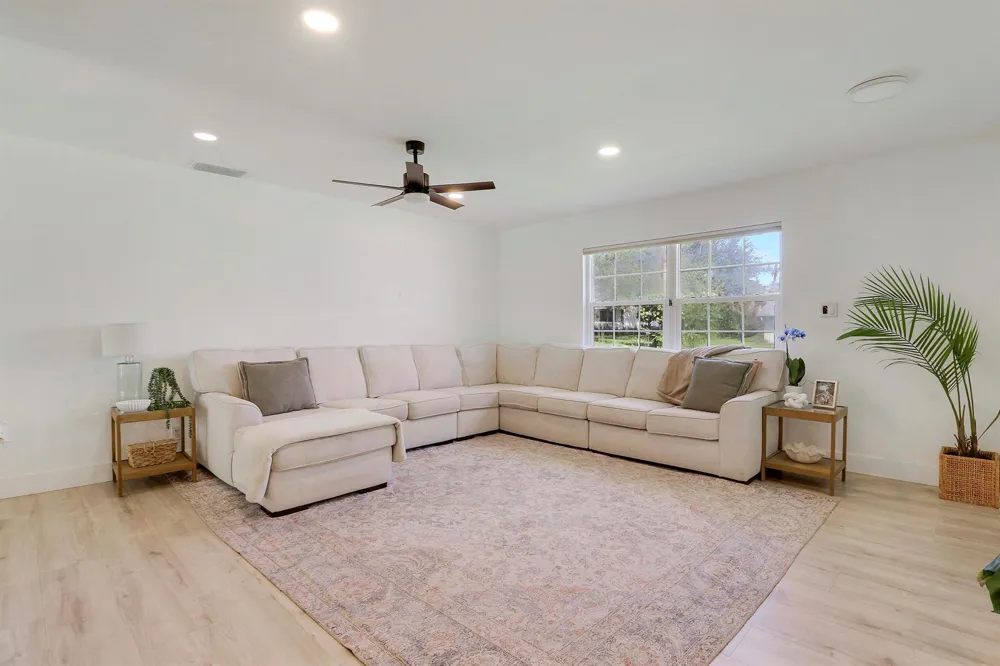 8016 SE PALM STREET Hobe Sound, FL 33455