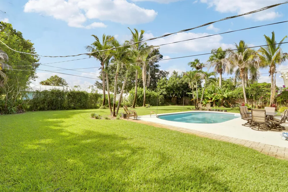 8016 SE PALM STREET Hobe Sound, FL 33455