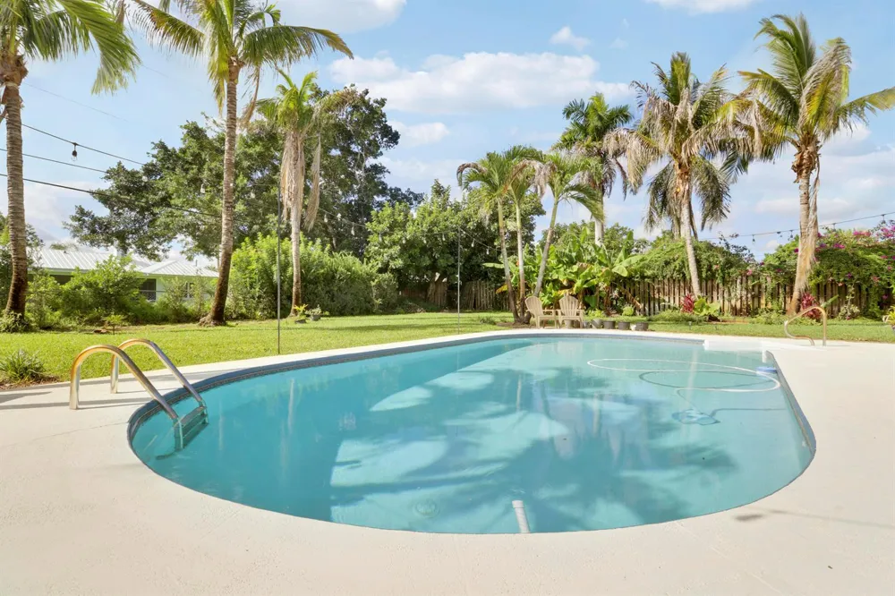 8016 SE PALM STREET Hobe Sound, FL 33455