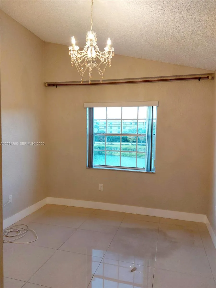 2841 Oakland Forest Dr #201 Oakland Park, FL 33309