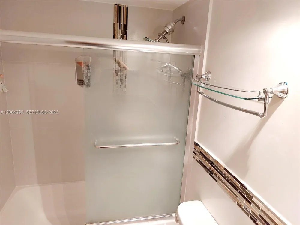 2841 Oakland Forest Dr #201 Oakland Park, FL 33309