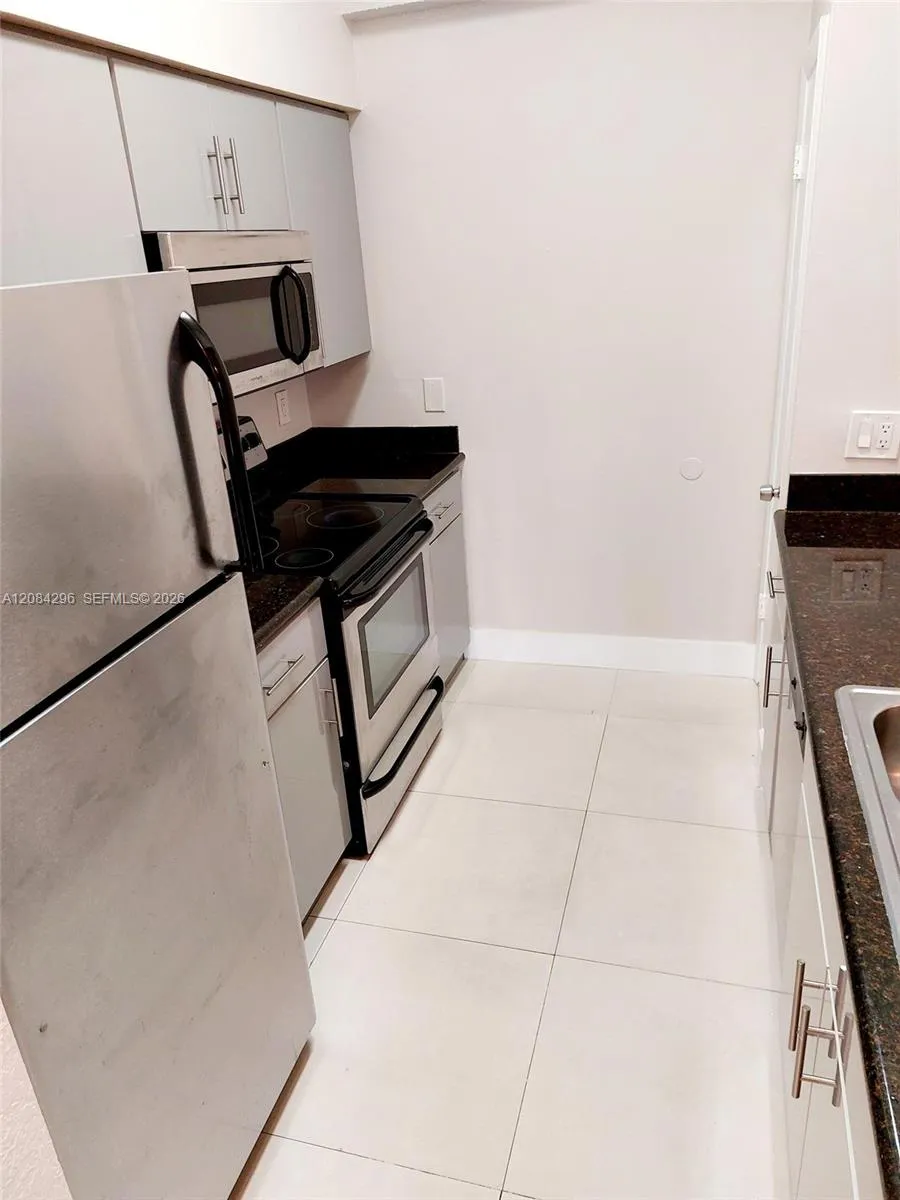 2841 Oakland Forest Dr #201 Oakland Park, FL 33309