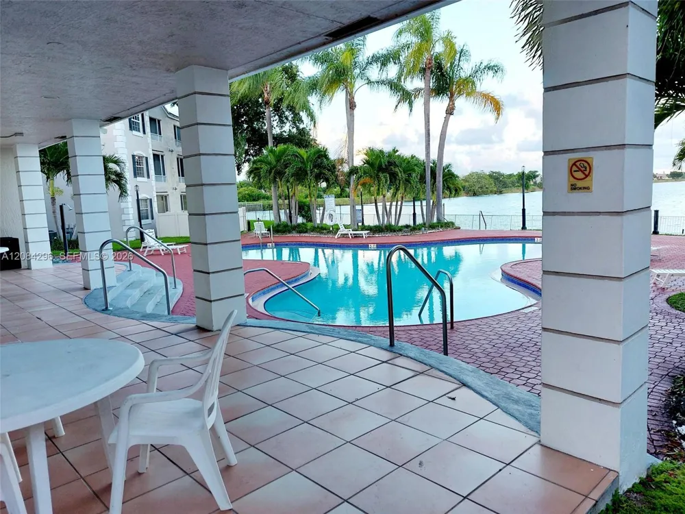 2841 Oakland Forest Dr #201 Oakland Park, FL 33309