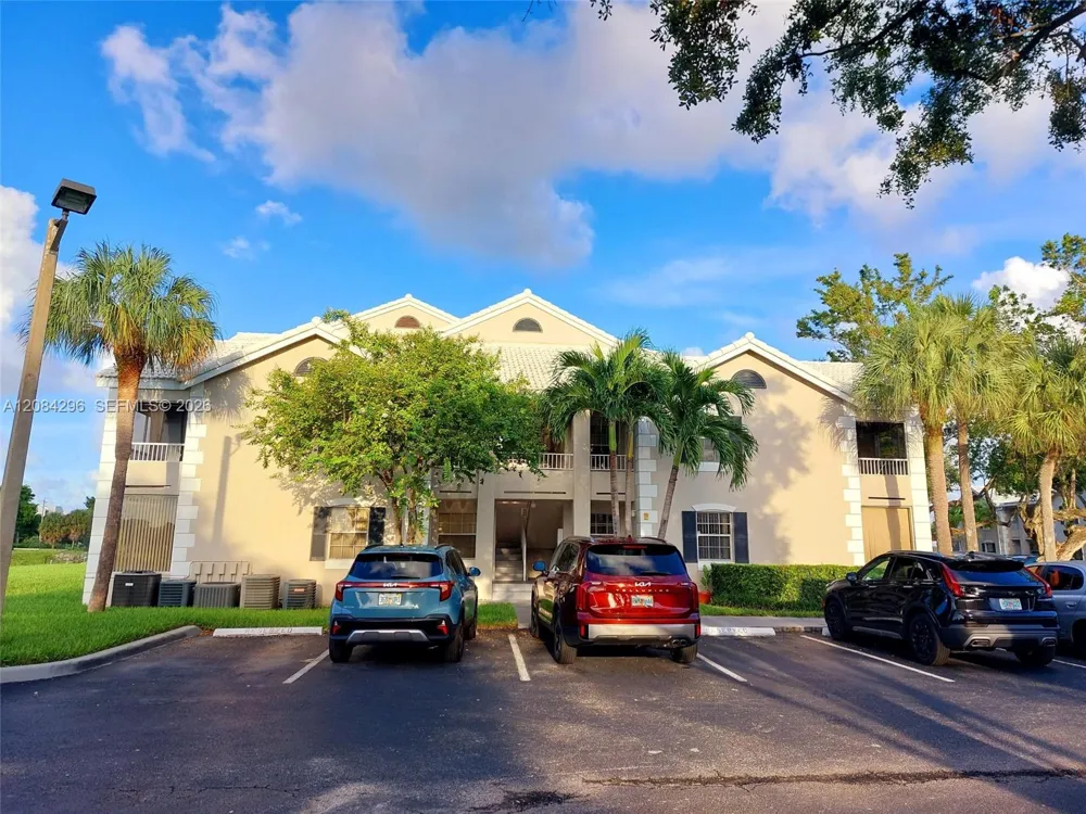2841 Oakland Forest Dr #201 Oakland Park, FL 33309