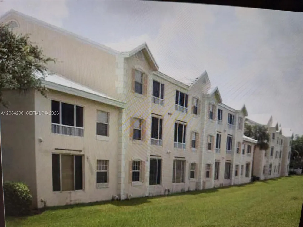 2841 Oakland Forest Dr #201 Oakland Park, FL 33309