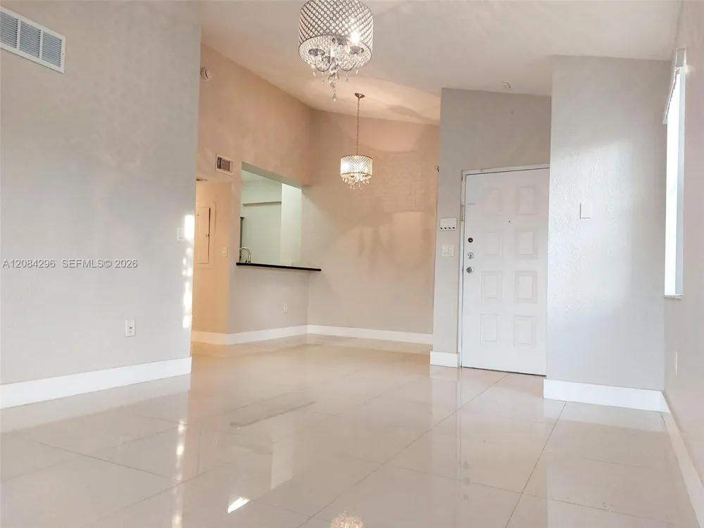 2841 Oakland Forest Dr #201 Oakland Park, FL 33309