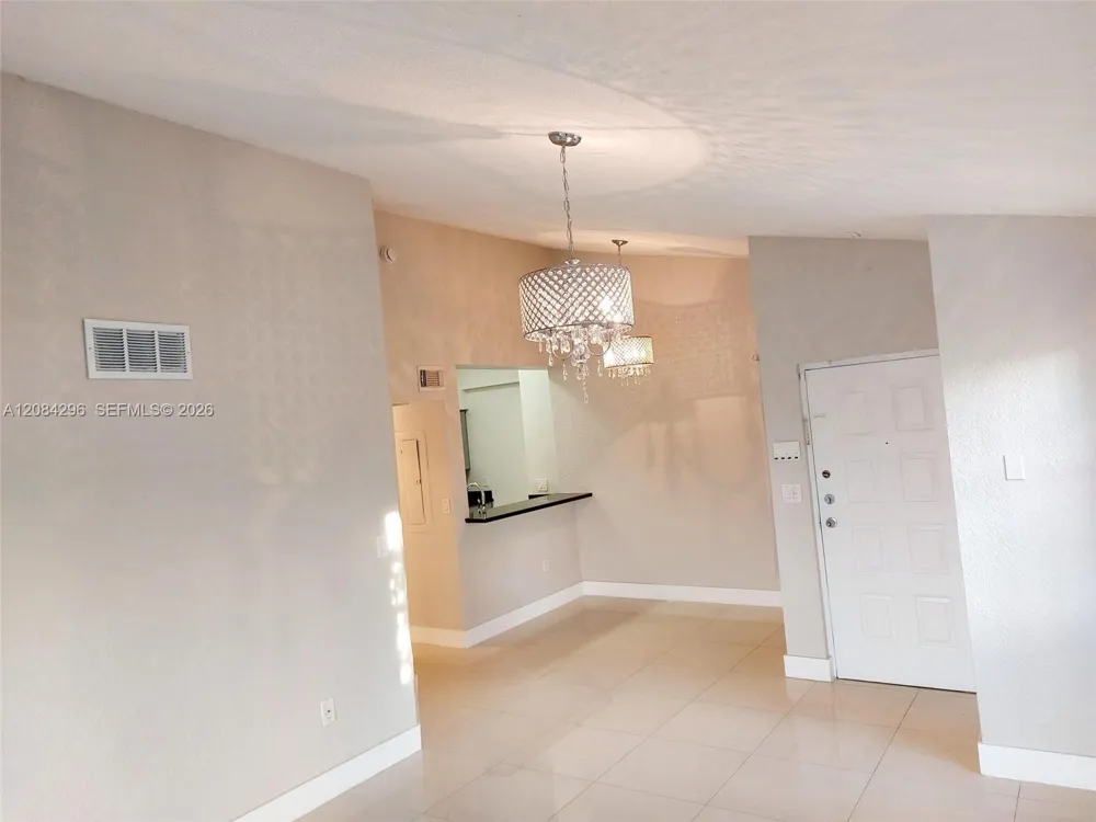 2841 Oakland Forest Dr #201 Oakland Park, FL 33309
