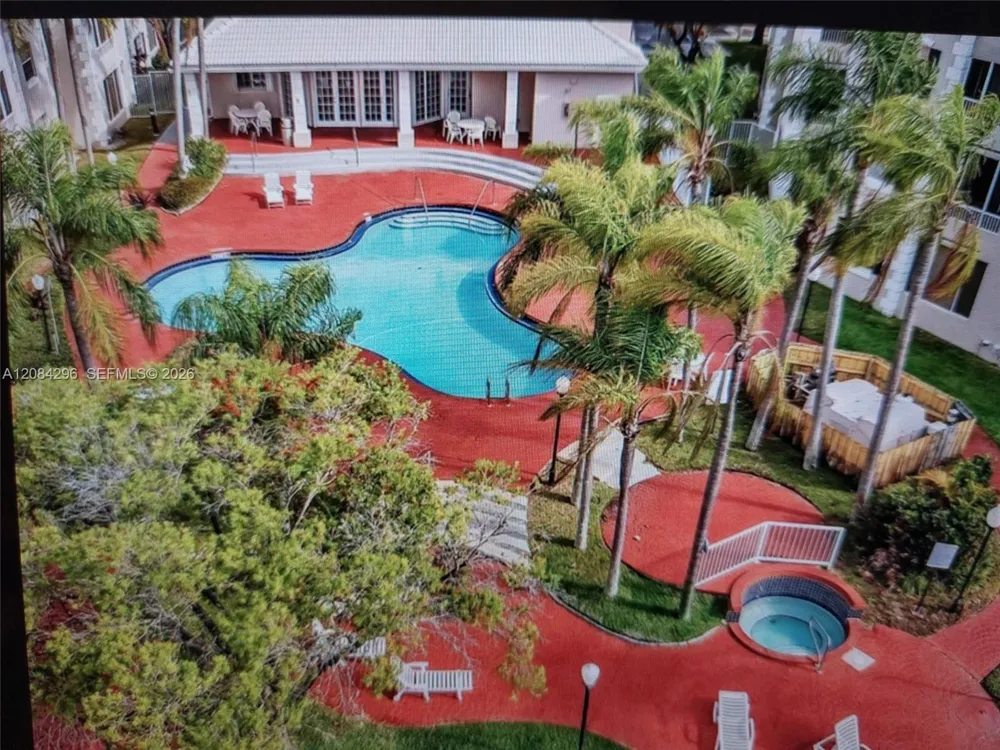 2841 Oakland Forest Dr #201 Oakland Park, FL 33309