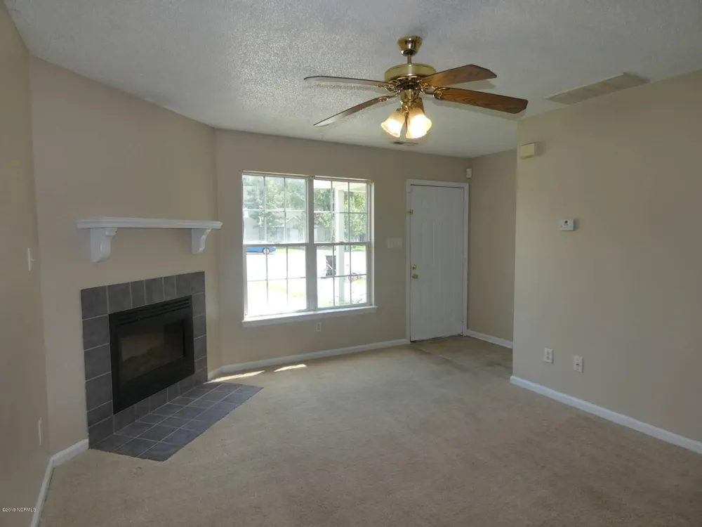 895 W Pueblo Drive Jacksonville, NC 28546