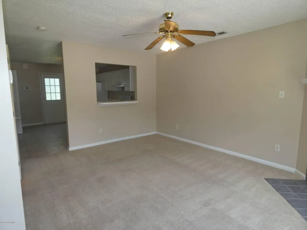 895 W Pueblo Drive Jacksonville, NC 28546