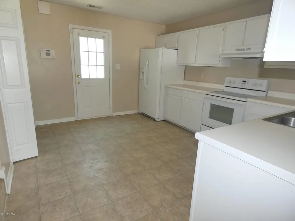 895 W Pueblo Drive Jacksonville, NC 28546