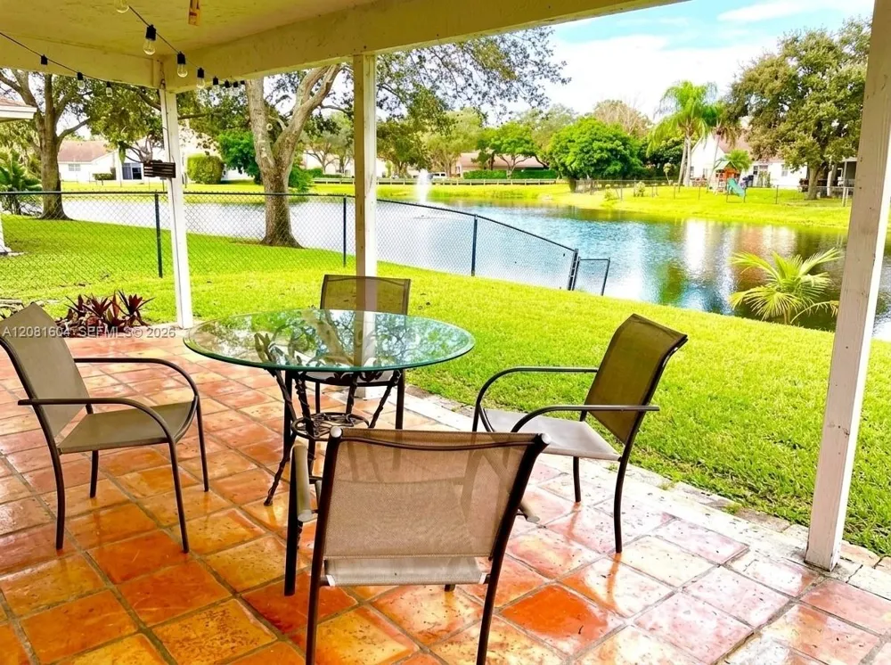 2957 Myrtle Oak Cir Davie, FL 33328
