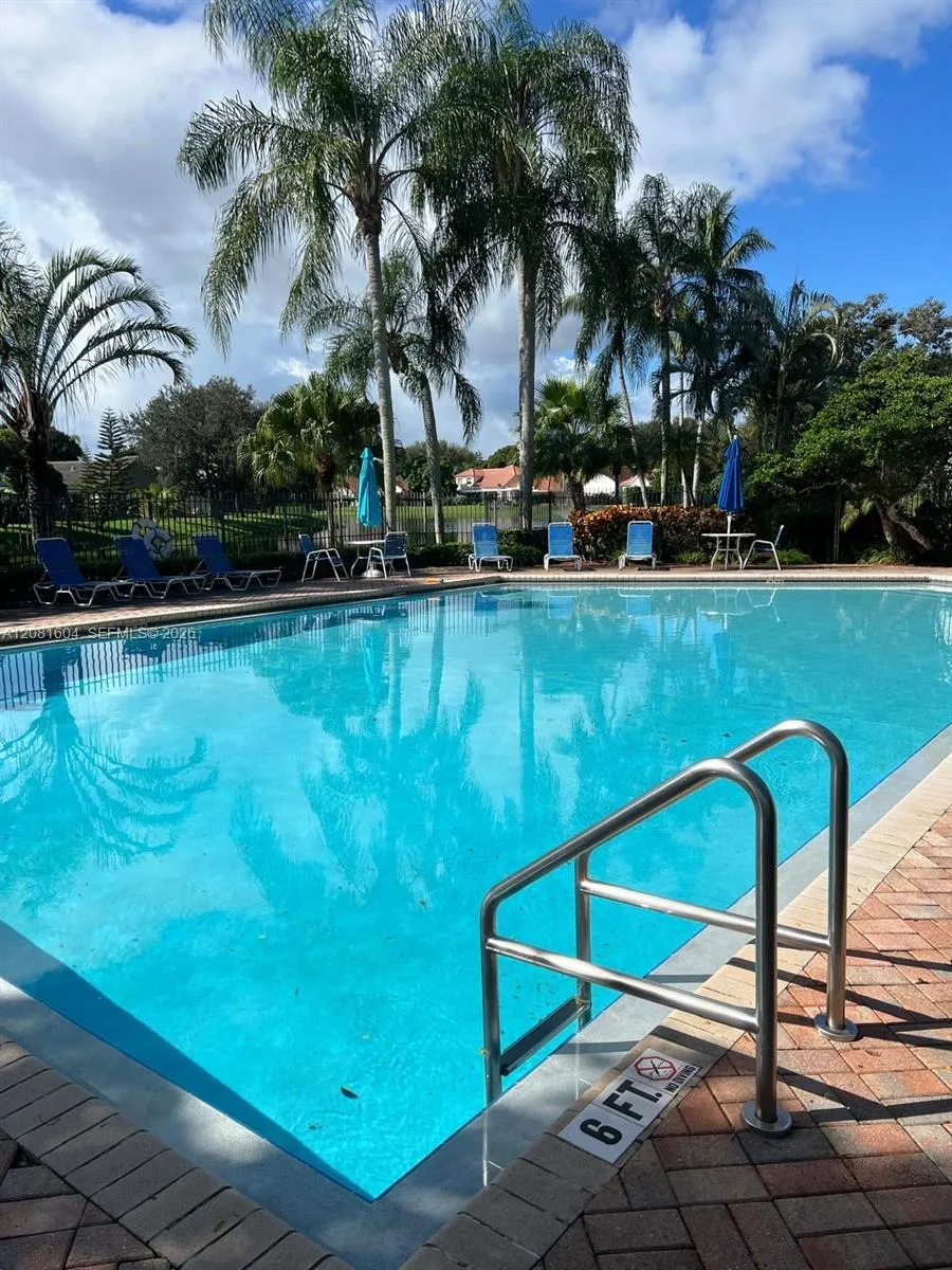 2957 Myrtle Oak Cir Davie, FL 33328
