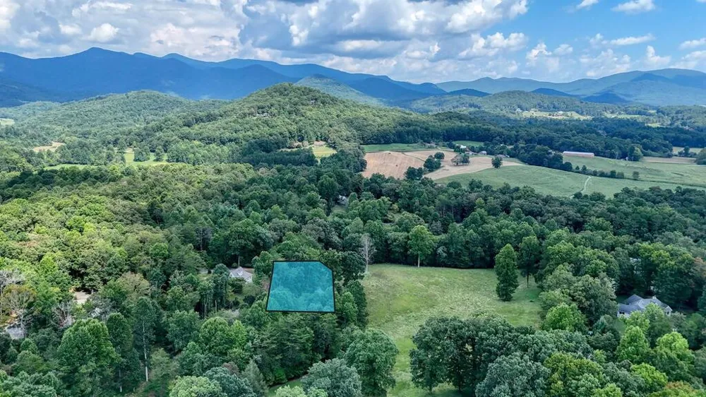 754 Honeysuckle Lane Blairsville, GA 30512